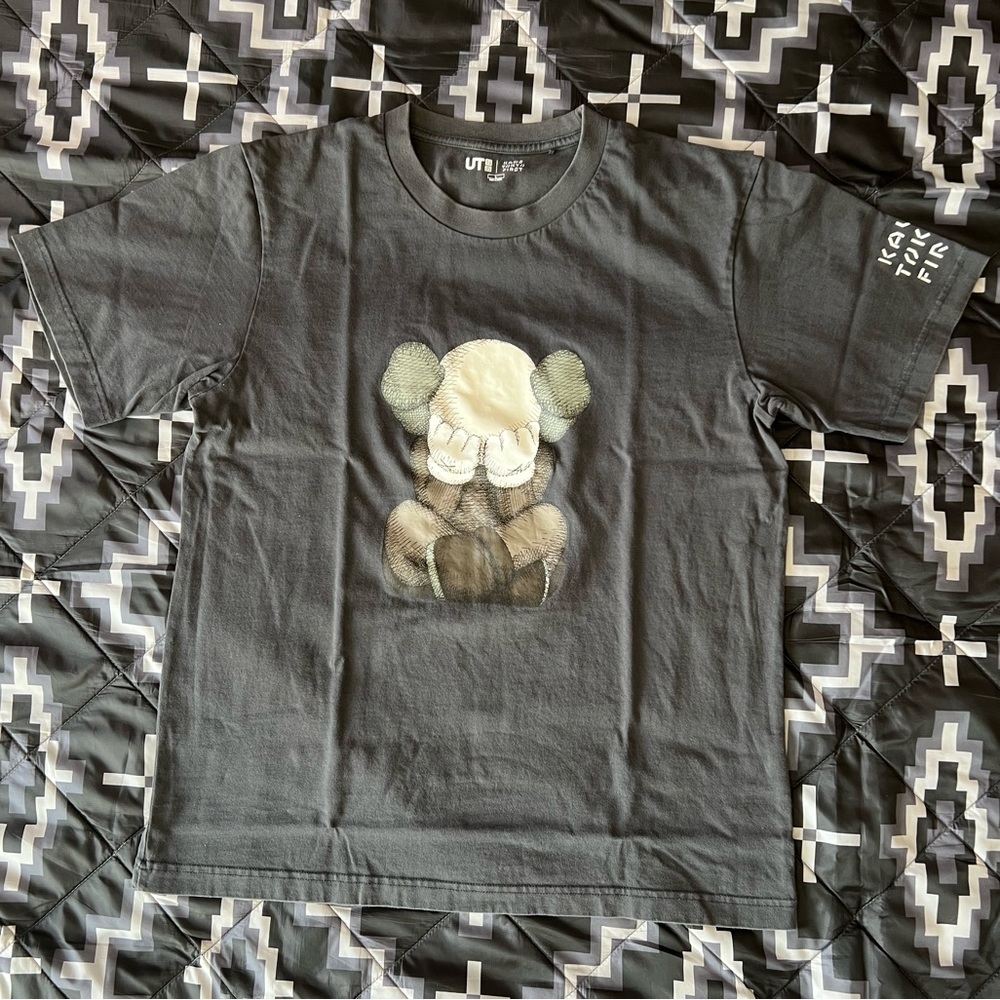 Uniqlo x Kaws shirt